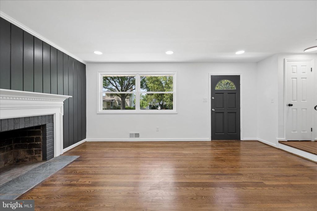 Image 4 of property listing at 8517 OGLETHORPE ST, New Carrollton, MD 20784