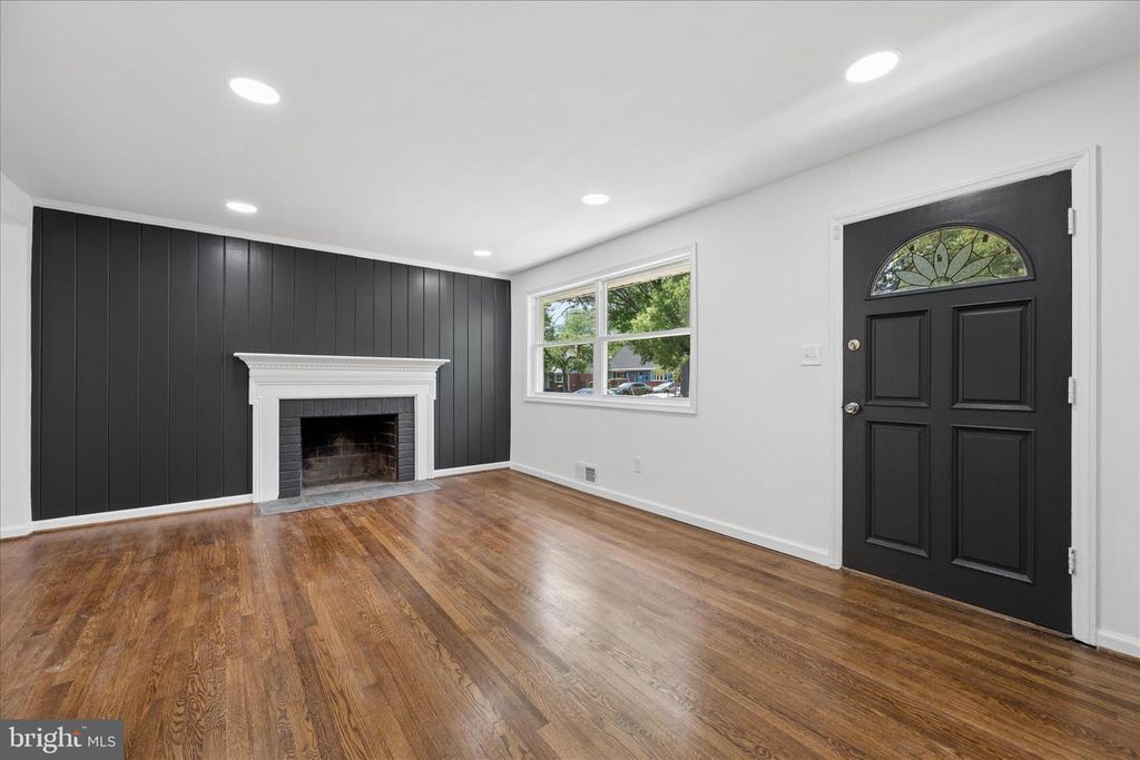 Image 6 of property listing at 8517 OGLETHORPE ST, New Carrollton, MD 20784