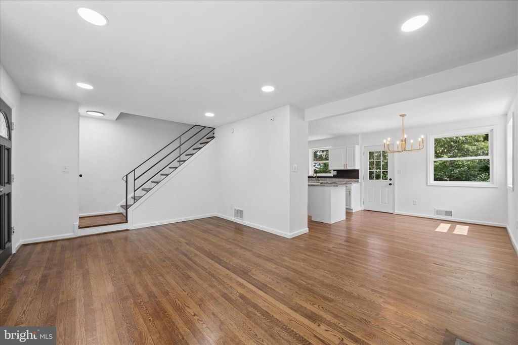 Image 8 of property listing at 8517 OGLETHORPE ST, New Carrollton, MD 20784