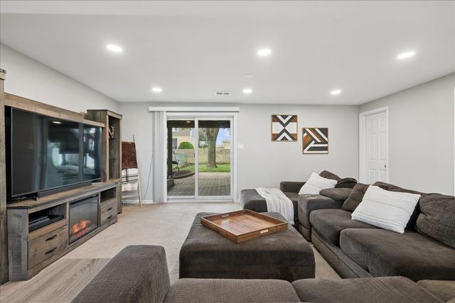 15954 Ozark Avenue, Tinley Park, IL 60477