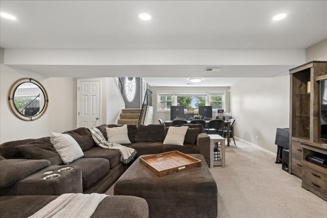 15954 Ozark Avenue, Tinley Park, IL 60477