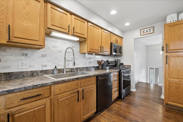 15954 Ozark Avenue, Tinley Park, IL 60477