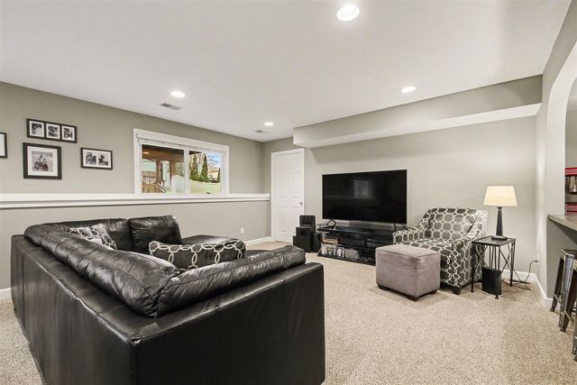 1899 Cedar Tree Drive, Jenison, MI 49428
