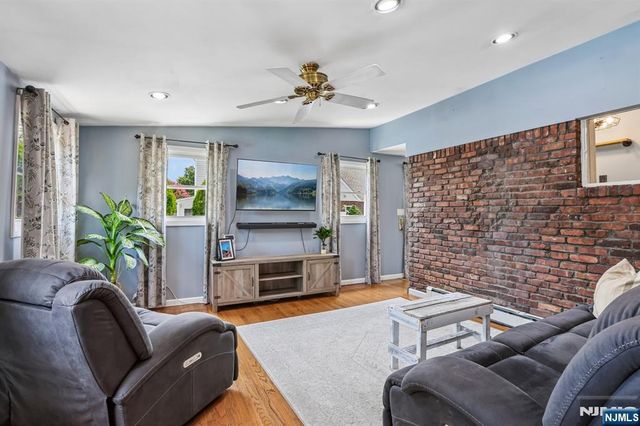 11 Taggart Way, Saddle Brook, NJ 07663