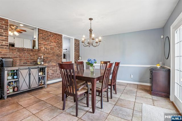 11 Taggart Way, Saddle Brook, NJ 07663