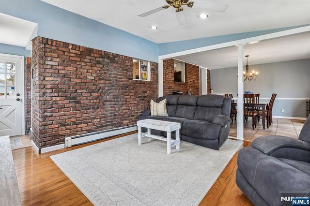 11 Taggart Way, Saddle Brook, NJ 07663
