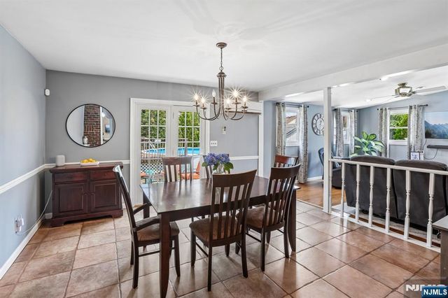 11 Taggart Way, Saddle Brook, NJ 07663