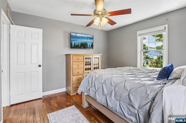 11 Taggart Way, Saddle Brook, NJ 07663
