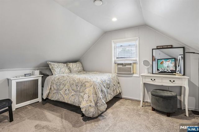 11 Taggart Way, Saddle Brook, NJ 07663