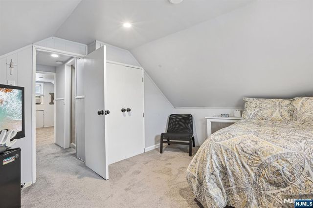 11 Taggart Way, Saddle Brook, NJ 07663