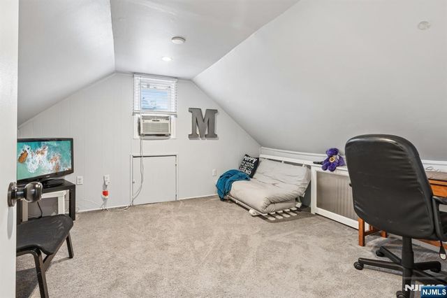 11 Taggart Way, Saddle Brook, NJ 07663