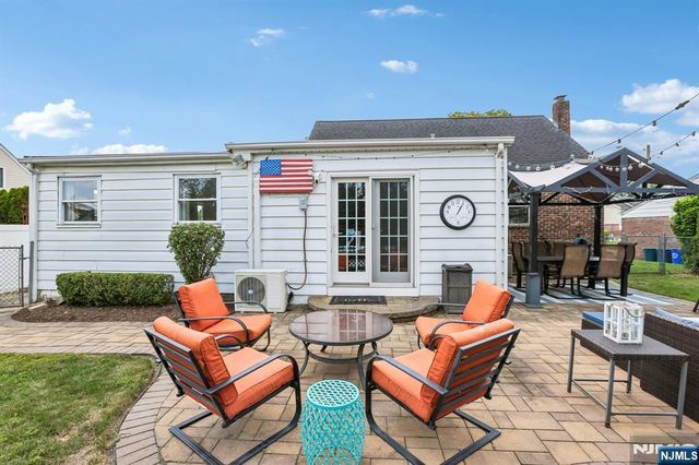 11 Taggart Way, Saddle Brook, NJ 07663