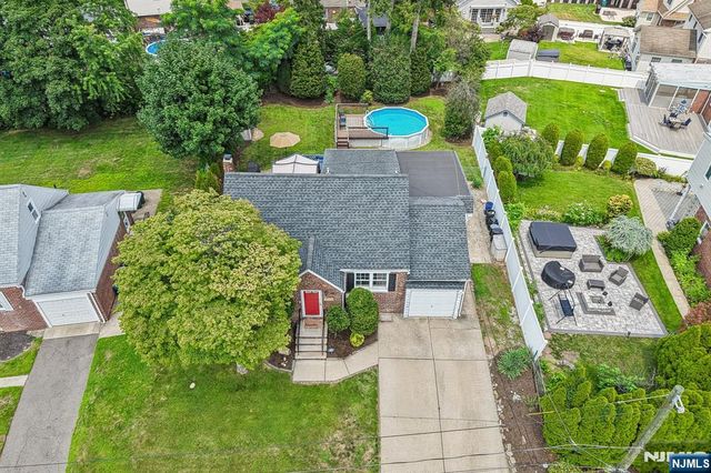 11 Taggart Way, Saddle Brook, NJ 07663