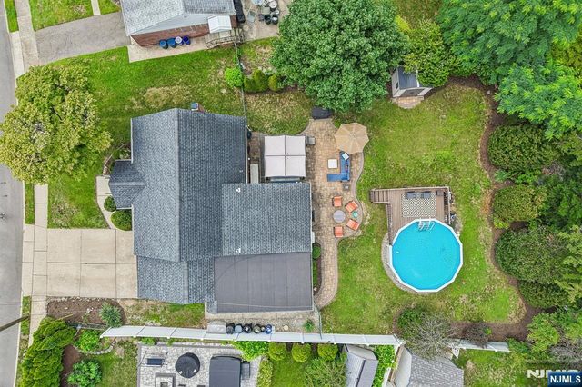 11 Taggart Way, Saddle Brook, NJ 07663