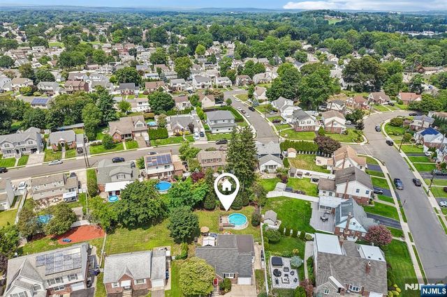 11 Taggart Way, Saddle Brook, NJ 07663