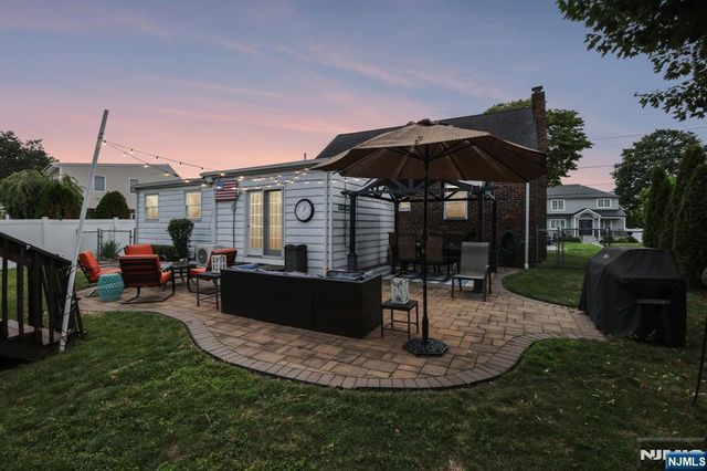 11 Taggart Way, Saddle Brook, NJ 07663