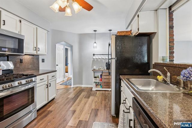 11 Taggart Way, Saddle Brook, NJ 07663
