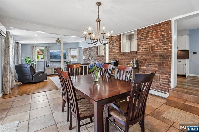 11 Taggart Way, Saddle Brook, NJ 07663