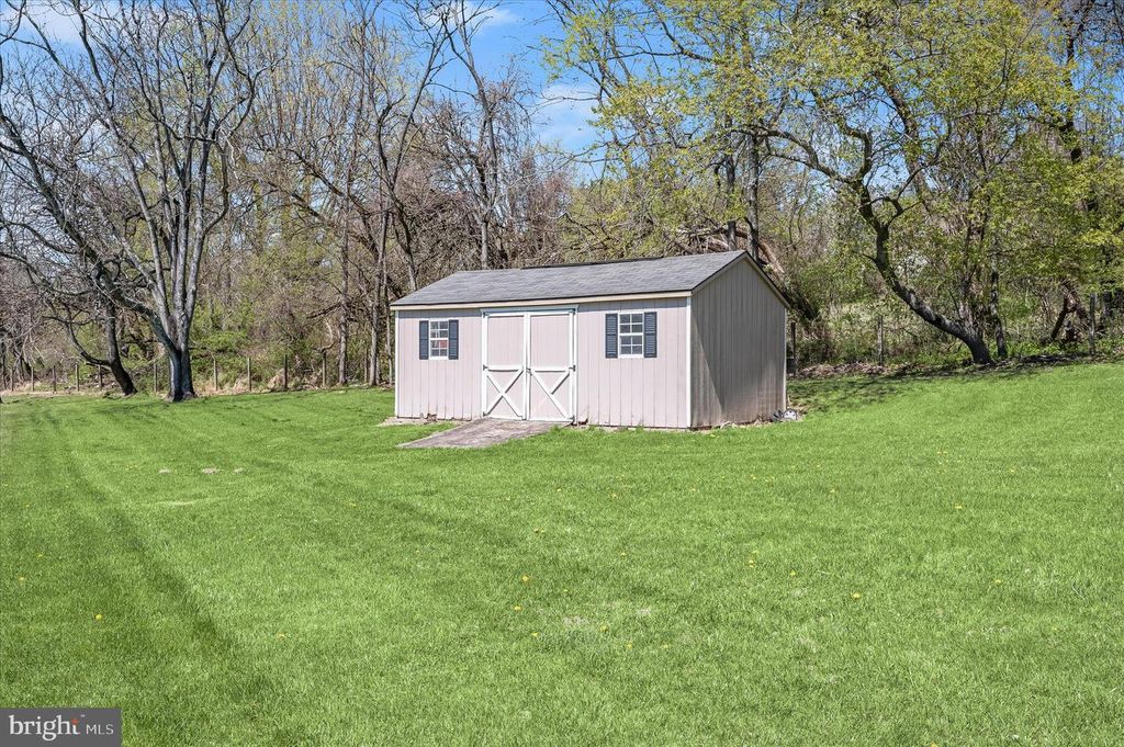 Image 93 of property listing at 14289 OLD FREDERICK RD, Cooksville, MD 21723