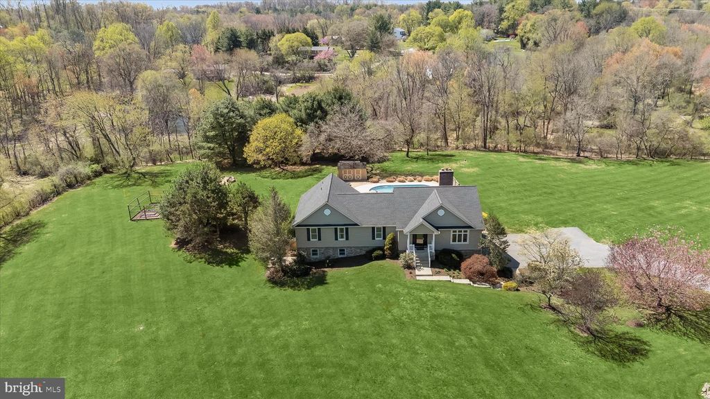 Image 3 of property listing at 14289 OLD FREDERICK RD, Cooksville, MD 21723