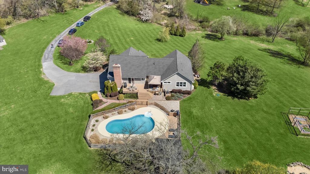 Image 4 of property listing at 14289 OLD FREDERICK RD, Cooksville, MD 21723