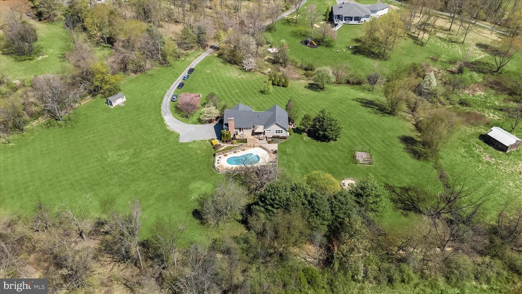 Image 5 of property listing at 14289 OLD FREDERICK RD, Cooksville, MD 21723