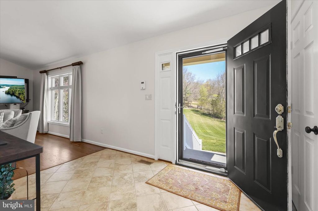 Image 6 of property listing at 14289 OLD FREDERICK RD, Cooksville, MD 21723