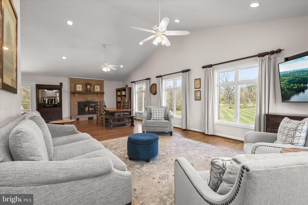 Image 8 of property listing at 14289 OLD FREDERICK RD, Cooksville, MD 21723