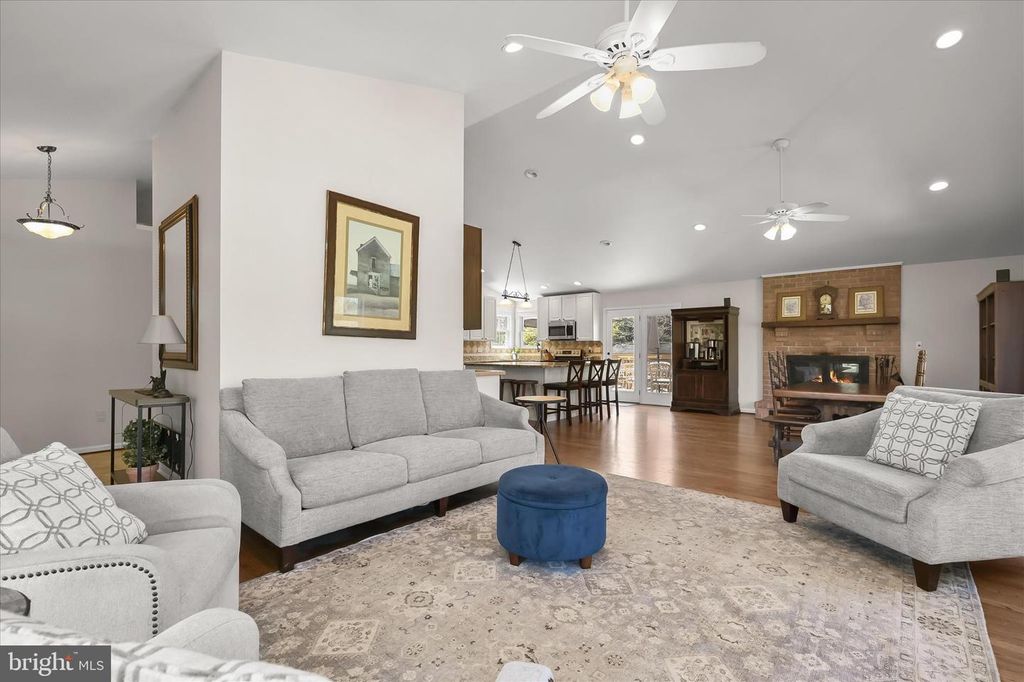 Image 9 of property listing at 14289 OLD FREDERICK RD, Cooksville, MD 21723