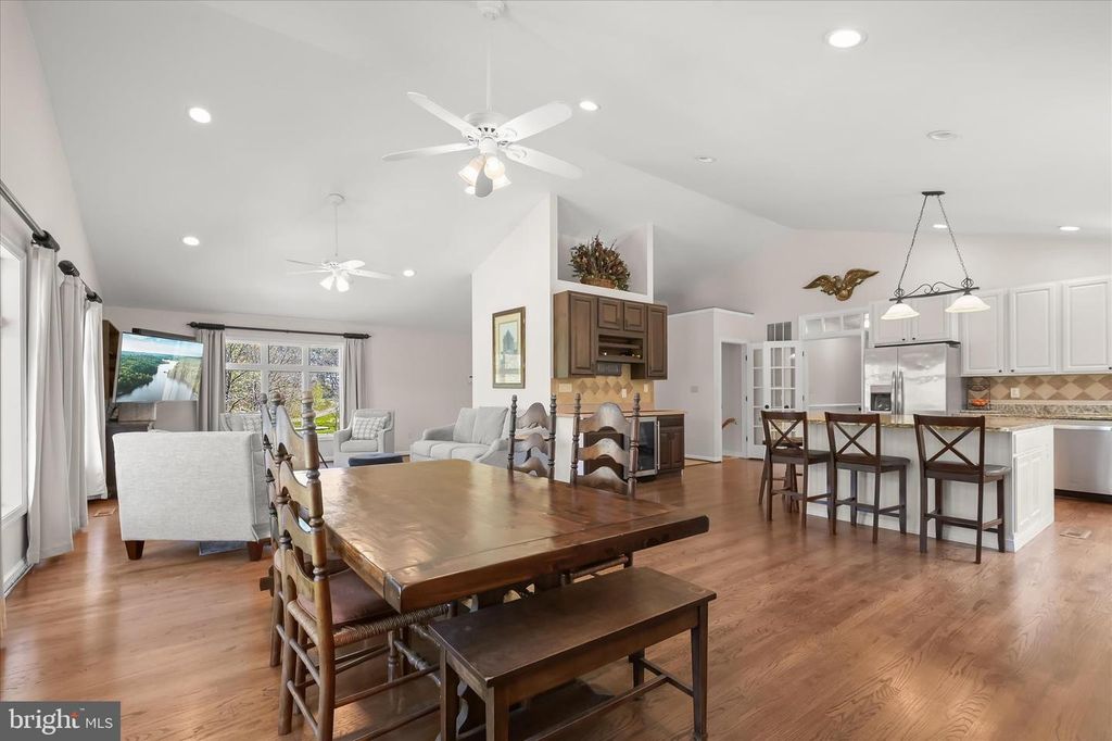 Image 15 of property listing at 14289 OLD FREDERICK RD, Cooksville, MD 21723