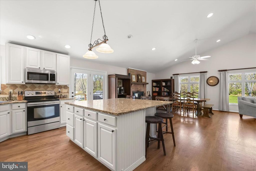 Image 18 of property listing at 14289 OLD FREDERICK RD, Cooksville, MD 21723