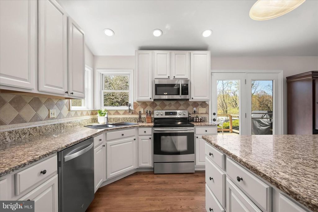 Image 19 of property listing at 14289 OLD FREDERICK RD, Cooksville, MD 21723