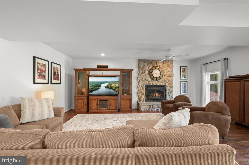 Image 38 of property listing at 14289 OLD FREDERICK RD, Cooksville, MD 21723