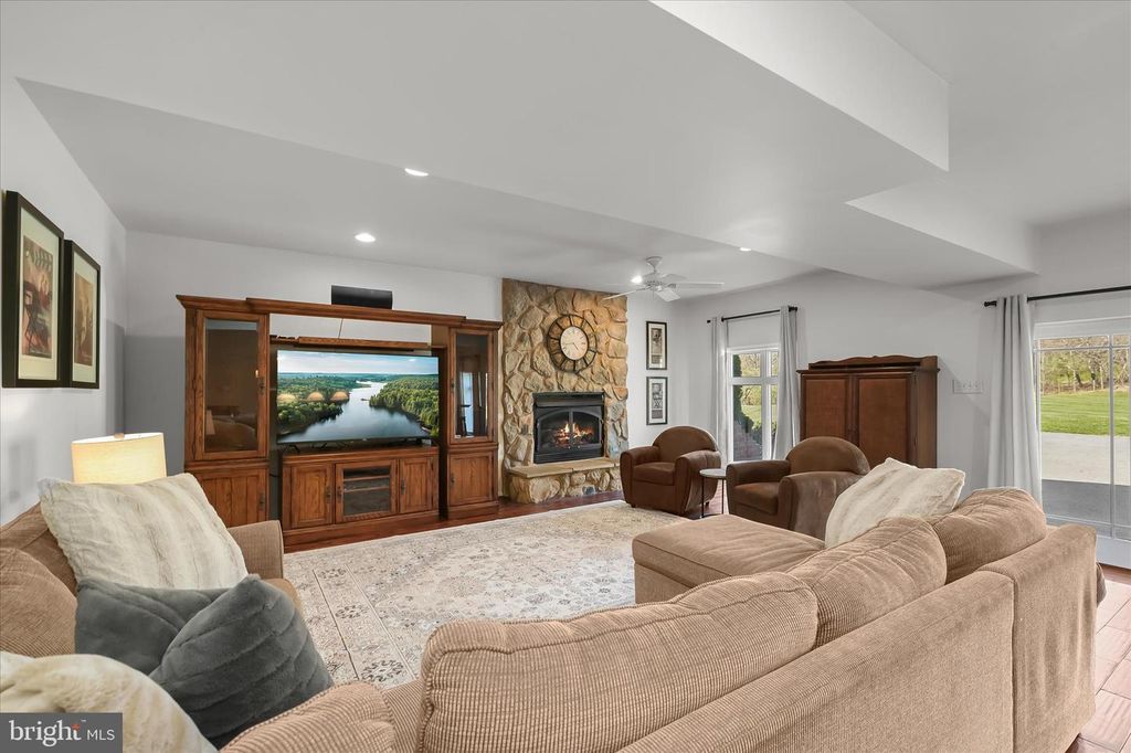 Image 39 of property listing at 14289 OLD FREDERICK RD, Cooksville, MD 21723