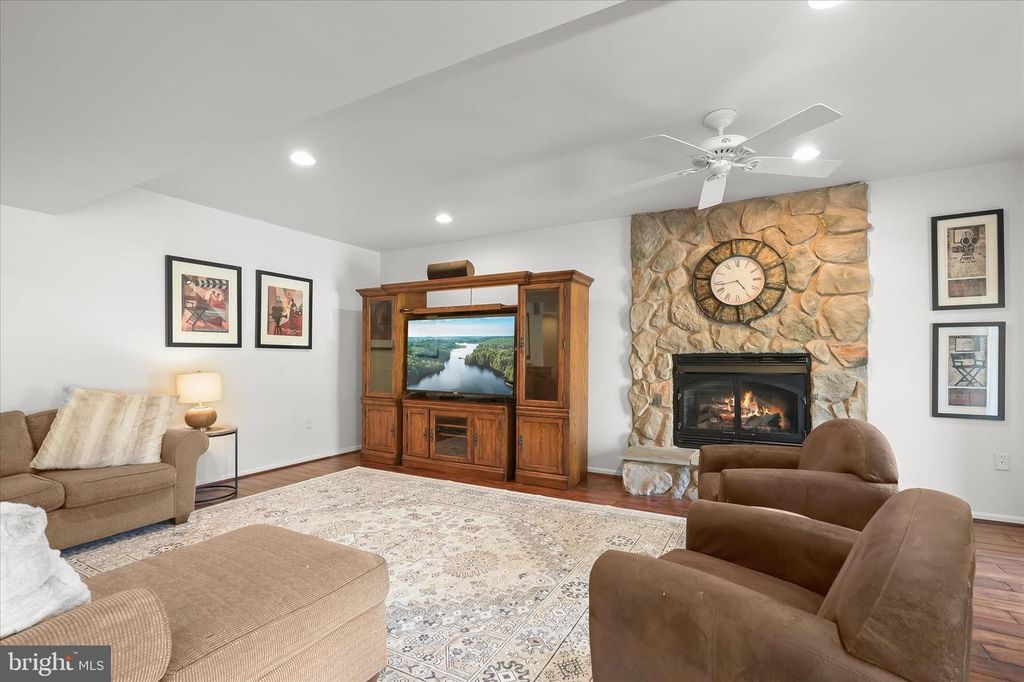 Image 40 of property listing at 14289 OLD FREDERICK RD, Cooksville, MD 21723