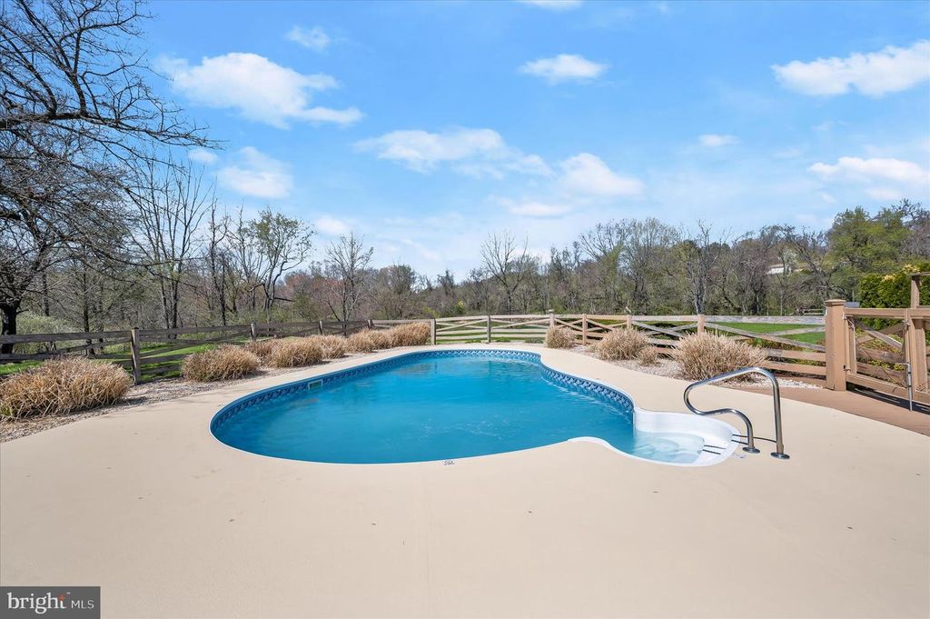 Image 70 of property listing at 14289 OLD FREDERICK RD, Cooksville, MD 21723