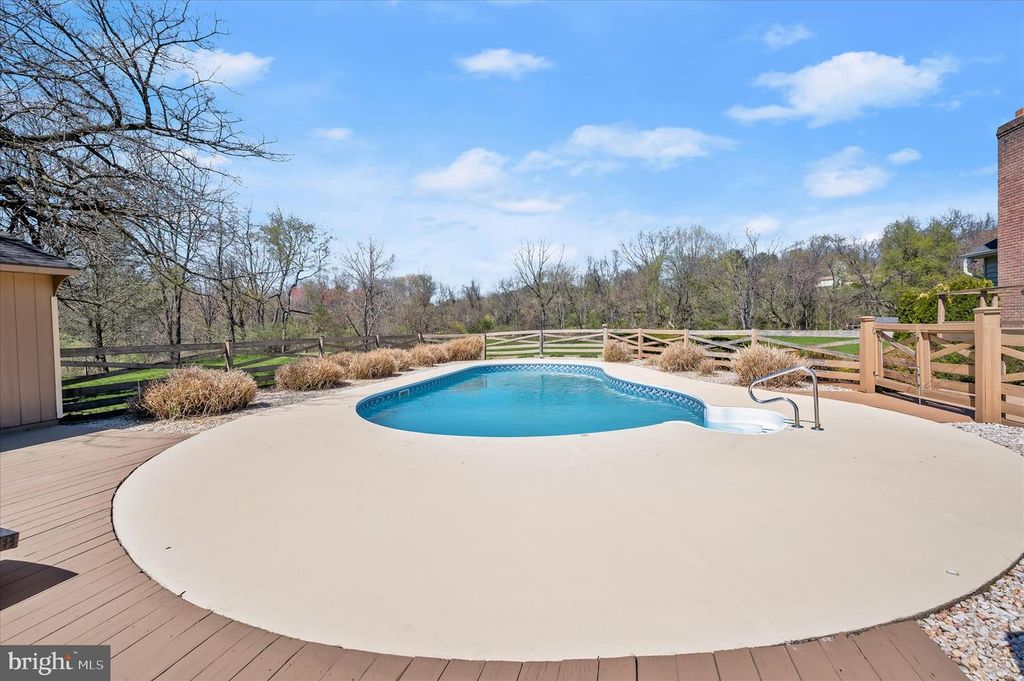 Image 71 of property listing at 14289 OLD FREDERICK RD, Cooksville, MD 21723