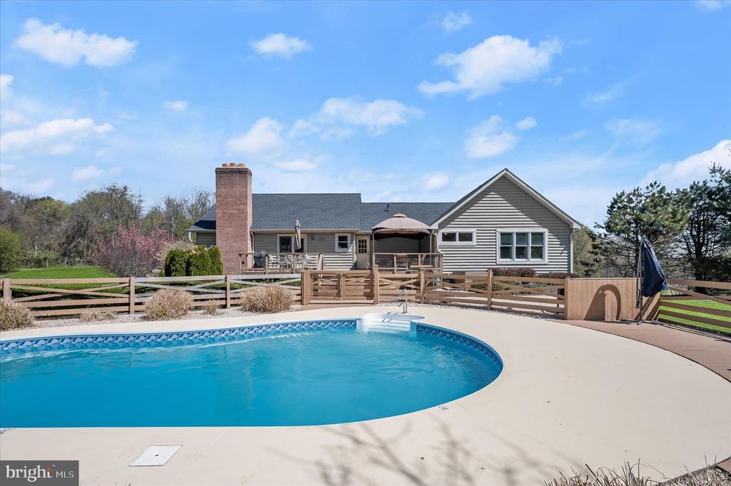 Image 77 of property listing at 14289 OLD FREDERICK RD, Cooksville, MD 21723