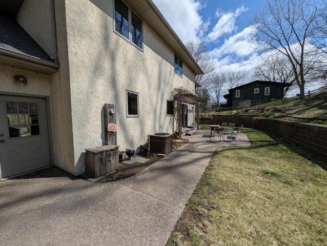 419 Brandywine Drive, Burnsville, MN 55337