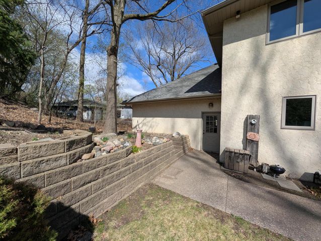 419 Brandywine Drive, Burnsville, MN 55337