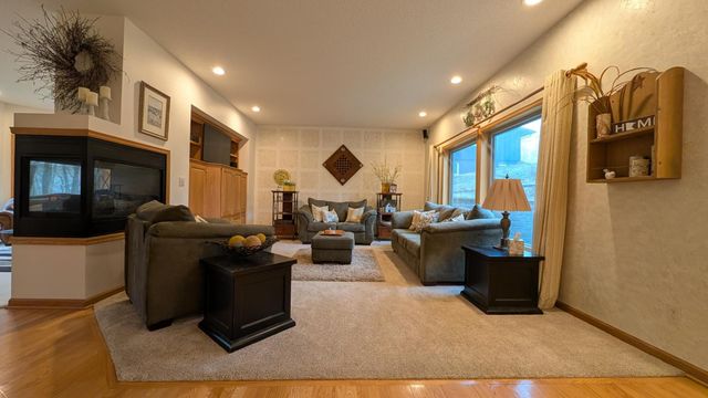 419 Brandywine Drive, Burnsville, MN 55337