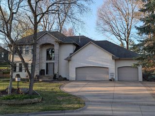 419 Brandywine Drive, Burnsville, MN 55337