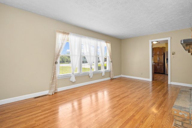2015 Old Whitley Road, London, KY 40744