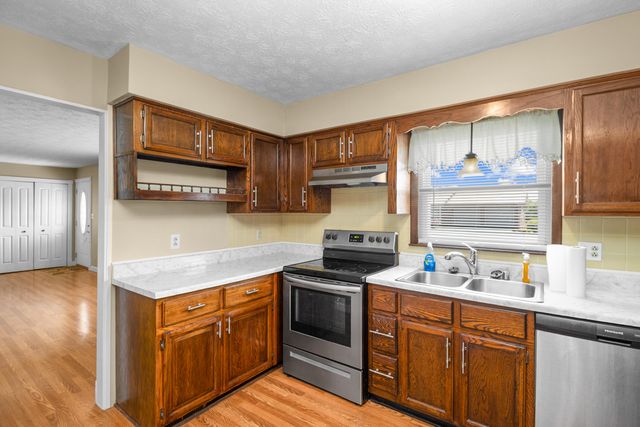 2015 Old Whitley Road, London, KY 40744