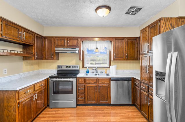 2015 Old Whitley Road, London, KY 40744