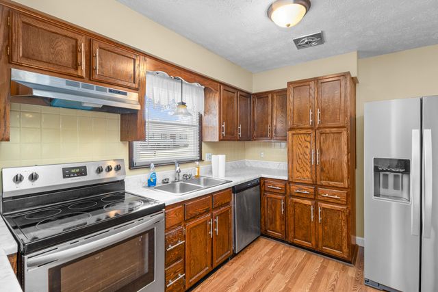 2015 Old Whitley Road, London, KY 40744