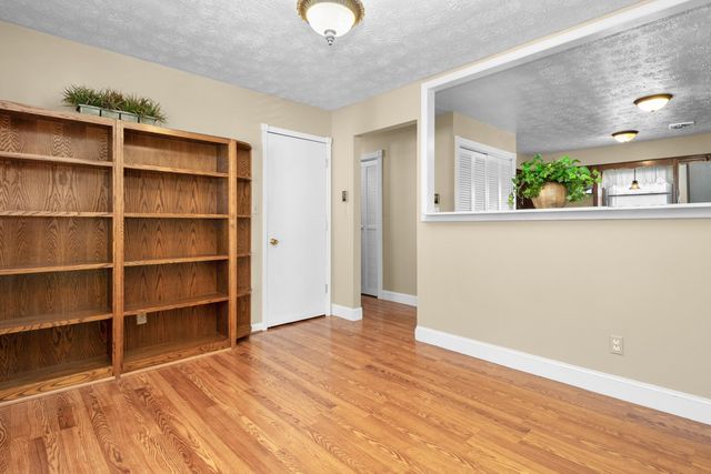 2015 Old Whitley Road, London, KY 40744