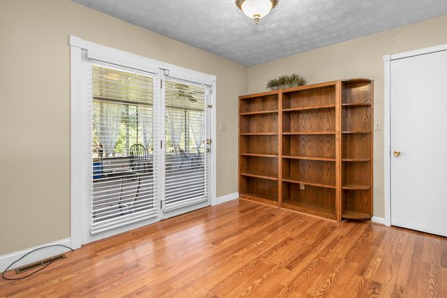 2015 Old Whitley Road, London, KY 40744