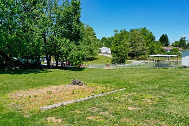 2015 Old Whitley Road, London, KY 40744