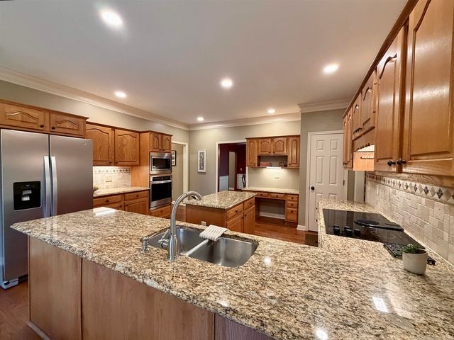 3199 Brookfield Drive, Newburgh, IN 47630